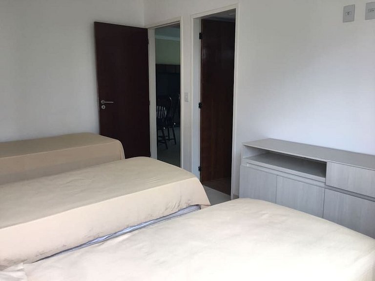 Ground floor flat with two suites (up to 8 people) at Canari