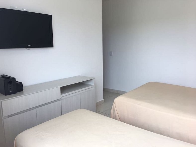 Piso en planta baja con dos suites (hasta 8 personas) en Can